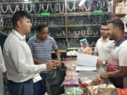 কুয়াকাটায় মানহীন চকোলেট ও আচার বিক্রি, ভ্রাম্যমাণ আদালতের অভিযান