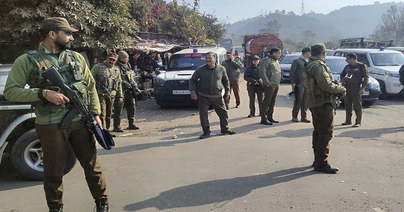 ভারতে পুলিশের ওপর সেনাবাহিনীর ব্যাপক হামলা, ৪০ জনের বিরুদ্ধে মামলা