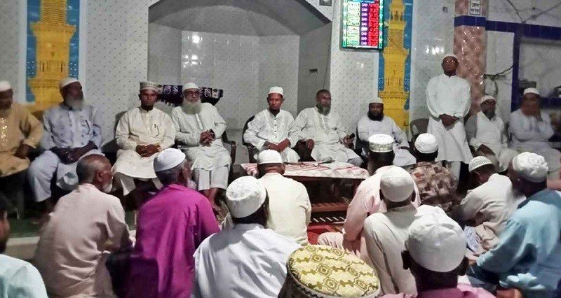 মসজিদের ভিতরে চেয়ার-টেবিল বসিয়ে জামায়াতের মিটিং, প্রার্থী ঘোষণা