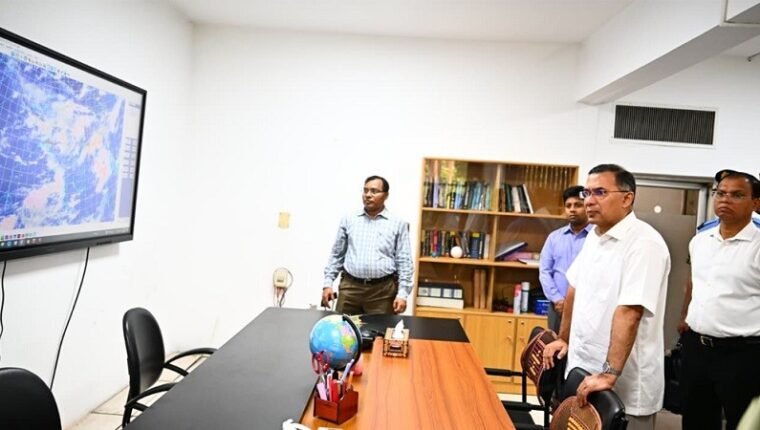 মহাকাশ গবেষণা প্রতিষ্ঠান ‘স্পারসো’ পরিদর্শনে প্রধানমন্ত্রী