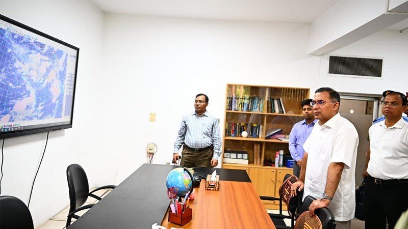 মহাকাশ গবেষণা প্রতিষ্ঠান ‘স্পারসো’ পরিদর্শনে প্রধানমন্ত্রী