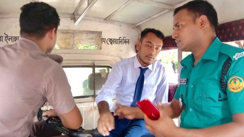 ভাইভা দিতে এসে আটক ছাত্রলীগ নেতা