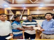 নাটোরে দুর্ঘটনা ও বজ্রপাতে নিহত তিন পরিবারের মাঝে সরকারি অনুদানের চেক বিতরণ