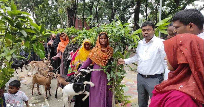 ভূরুঙ্গামারীতে দুঃস্থ্য পরিবারের মধ্যে কৃষি উপকরণ বিতরণ