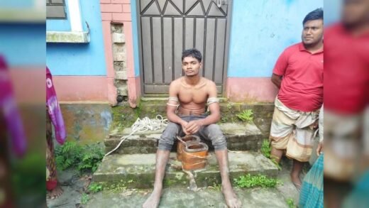 বিদ্যুতের ট্রান্সফরমারে চোরের থাবা, গণধোলাই শেষে পুলিশের হাতে যুবক