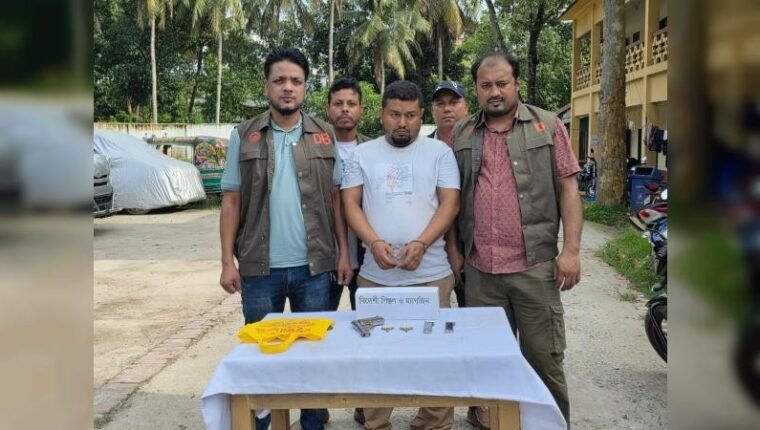 কুমিল্লায় স্কুলছাত্রকে গুলি: শীর্ষ সন্ত্রাসী অপু পিস্তল-গুলিসহ গ্রেপ্তার