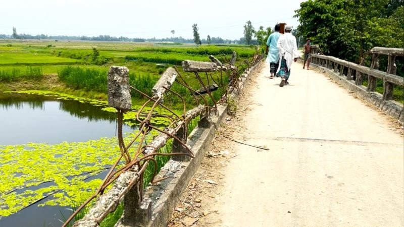শেরপুরে রেলিং ভেঙে জরাজীর্ণ ব্রিজ, চরম ঝুঁকিতে চার গ্রামের লাখো মানুষ