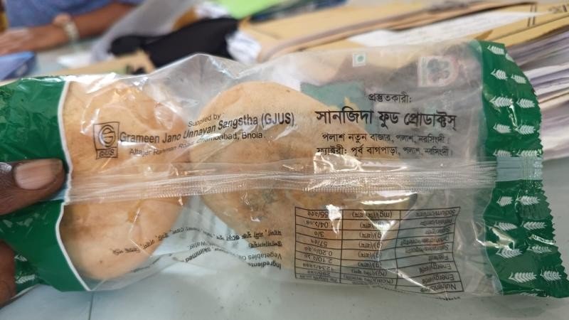 কুড়িগ্রামে শিক্ষার্থীদের পচা বনরুটি পরিবেশনের অভিযোগ, তদন্তে সত্যতা