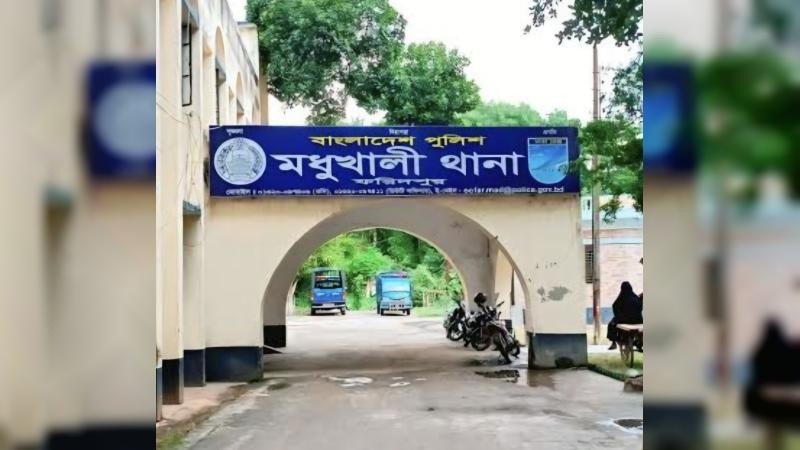ফরিদপুরে ব্যবসায়ীকে কুপিয়ে প্রায় ২ লাখ টাকা ছিনতাই