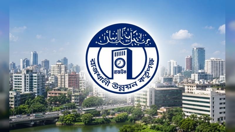 পূর্বাচলে প্লট গ্রহীতাদের পানির সংযোগ দিচ্ছে রাজউক