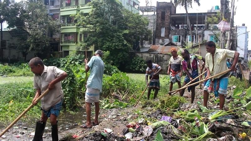 কিশোরগঞ্জে সরকারি পুকুর পরিষ্কারের উদ্যোগ, পরিদর্শনে জেলা প্রশাসক