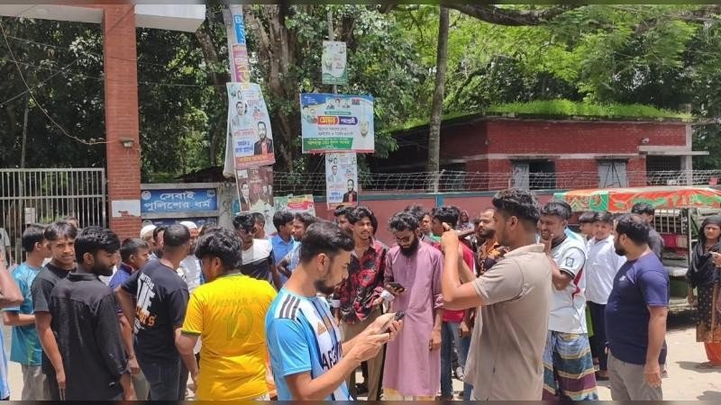 নাটোরে কাবা শরিফকে অবমাননা, অভিযুক্তকে গ্রেপ্তার ও শাস্তি দাবিতে বিক্ষোভ