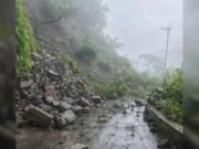 টানা বৃষ্টিতে পাহাড় ধস; বান্দরবানের সাথে থানচির সড়ক যোগাযোগ বন্ধ