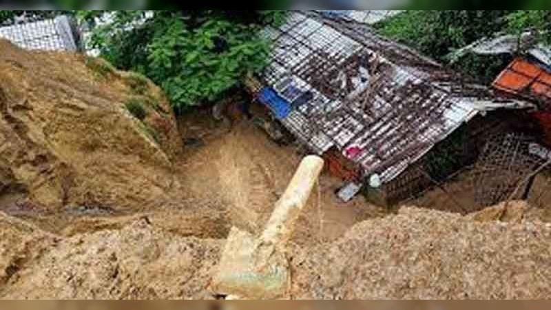 কক্সবাজারে পাহাড়ধসে গৃহবধূর মৃত্যু, হাসপাতালে মুমূর্ষু স্বামী