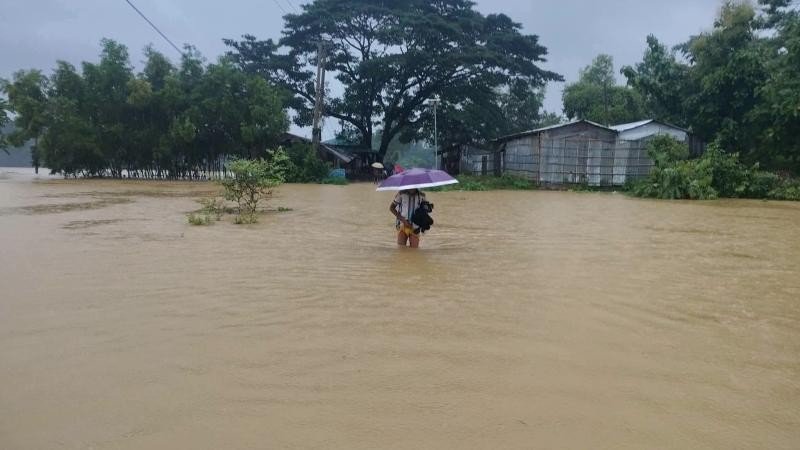 টানা বৃষ্টিতে বিপর্যস্ত কক্সবাজার, পাহাড়ধসে প্রাণহানি ১২