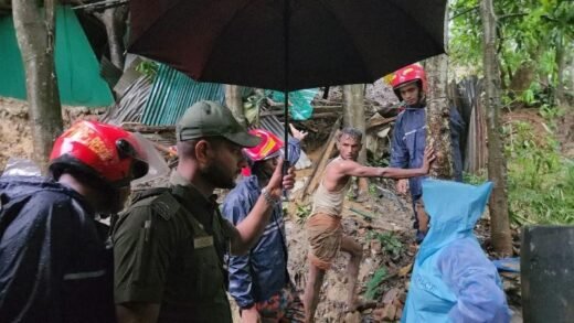 কক্সবাজারে ১৩ প্রাণ গেলেও পাহাড় ছাড়ছে না মানুষ