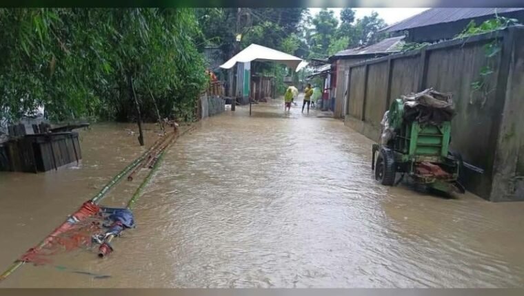 টানা বর্ষণে খাগড়াছড়ির নিম্নাঞ্চল প্লাবিত, পাহাড়ধস ও বন্যার শঙ্কা