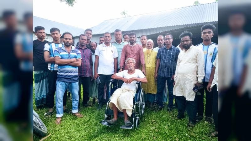 তারেক খানের মানবিকতায় ২০ বছর পর হুইলচেয়ার পেলেন গৌড় চন্দ্র