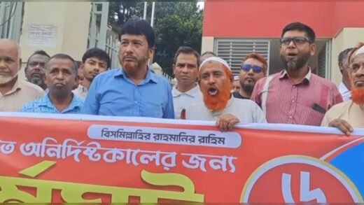 জয়পুরহাটে দুই দফা দাবিতে শাখা ডাকঘর কর্মচারীদের ধর্মঘট ও বিক্ষোভ
