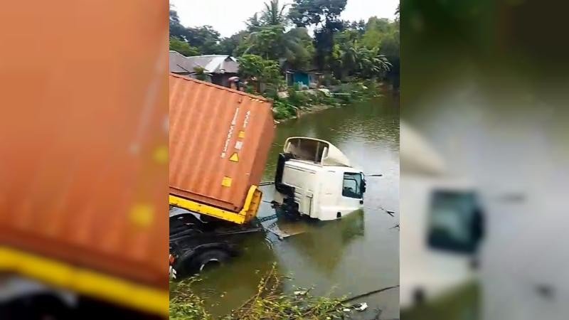 কুমিল্লায় লরির ধাক্কায় সিএনজি পুকুরে, নিহত ২