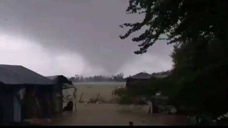 সন্দ্বীপে টর্নেডোর তাণ্ডবে ঘরবাড়ি বিধ্বস্ত: খোলা আকাশের নীচে অনেক পরিবার
