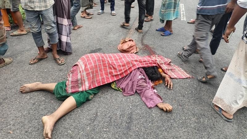 যমুনা লাইন পরিবহনের ধাক্কায় গৃহবধূ নিহত, প্রাণে বাঁচল দুই শিশু