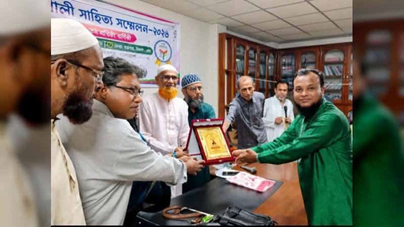 ​সাহিত্য পরিষদ সম্মাননা পুরস্কার পেলেন কবি ও গবেষক সাকী মাহবুব