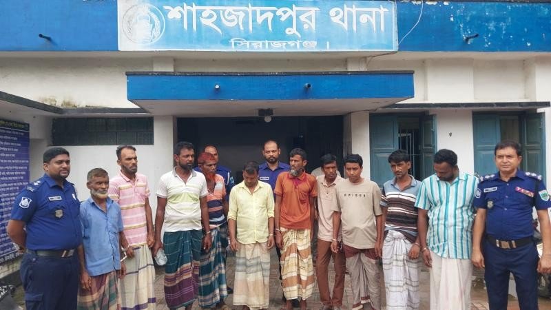 শাহজাদপুরে গভীর রাতে ১০ জুয়াড়ি আটক