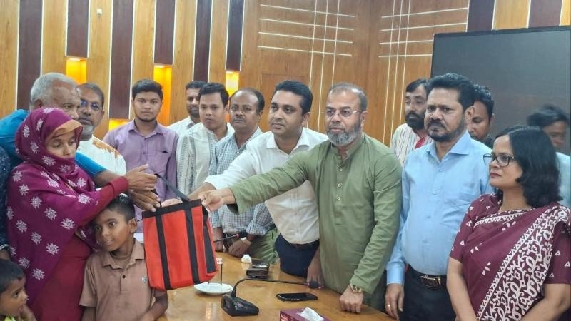 সুন্দরবনে বন বিভাগের গুলিতে নিহত আমিনুরের পরিবার পেল ৫ লাখ টাকা