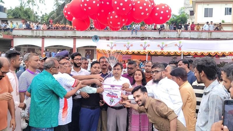 গোপালপুরে জেলা প্রশাসক গোল্ডকাপ ফুটবল টুর্নামেন্ট উদ্বোধন