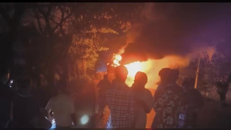 ফরিদপুরে সড়ক দুর্ঘটনায় ৫ জনের মর্মান্তিক মৃত্যু, ঘাতক বাসে আগুন