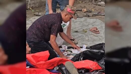 জুয়াড়ি ধরতে পানিতে নামলেন ইউএনও, এডিশনাল এসপি ও ওসি, গ্রেপ্তার ১৪