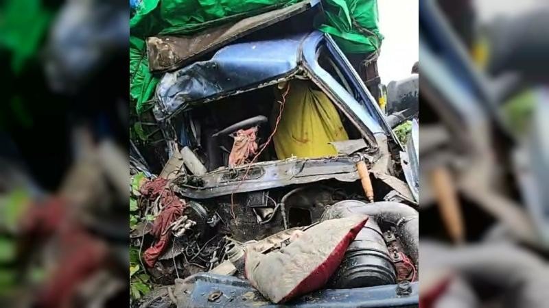 কালুখালীতে বাস, ট্রাক ও পিকআপের ত্রিমুখী সংঘর্ষে অন্তত তিনজন