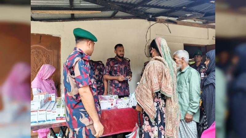 তাহিরপুর সীমান্তে ৫ শতাধিক নারী-পুরুষকে বিজিবির বিনামূল্যে চিকিৎসা