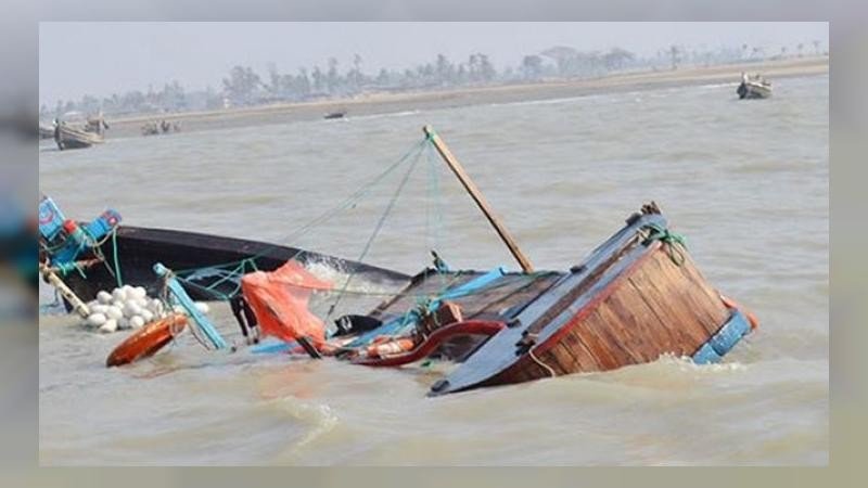 বঙ্গোপসাগরে ট্রলারডুবিতে ৪ জেলের মরদেহ উদ্ধার, নিখোঁজ ১