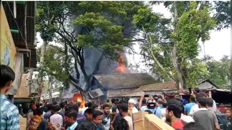 নাটোরের গুরুদাসপুরে জ্বালানী তেলের দোকান ও গোডাউনে অগ্নিকান্ড