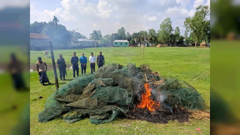 গোপালপুরে অবৈধ চায়না জালের বিরুদ্ধে অভিযান, ২,৪০০ মিটার জাল জব্দ করে পুড়িয়ে ধ্বংস