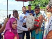 নদীভাঙন এলাকায় ময়মনসিংহের বিভাগীয় কমিশনার ও জেলা প্রশাসক