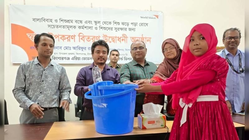কিশোরগঞ্জে বাল্যবিবাহ, শিশুশ্রম ও স্কুল থেকে ঝড়েপড়া রোধে কর্মশালা ও উপকরন বিতরণ