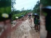 নতুন ব্রীজ নির্মাণে ভেঙ্গেছে পুরাতন ব্রীজ, যোগাযোগ বিচ্ছিন্ন ইউনিয়নের মানুষ