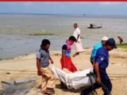 পাথরঘাটায় ট্রলার ডুবি, শ্রমিকের মরদেহ উদ্ধার