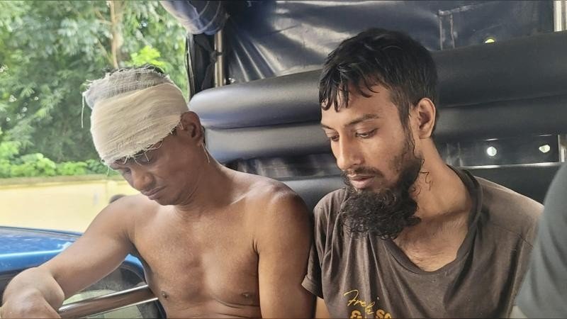 কচুরিপানায় ৯ ঘণ্টা লুকিয়েও রক্ষা হয়নি, নাটোরে আটক ২ ডাকাত
