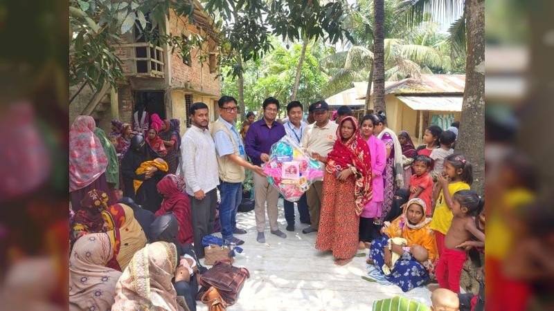 লামার বন্যাদুর্গত এলাকায় মোবাইল মেডিকেল ক্যাম্প ও ডিগনিটি কিট বিতরণ