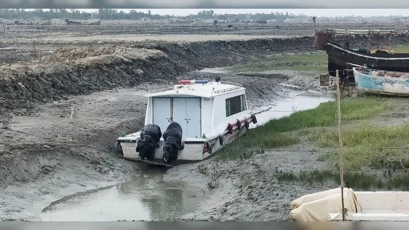 অর্থের অভাবে থেমে গেছে সি-অ্যাম্বুলেন্স, দুর্ভোগে দ্বীপের রোগীরা