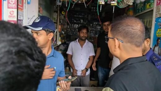 ভূরুঙ্গামারীতে ক‍্যাসিনো সম্রাট ও অর্থ পাচারকারী চক্রের মূল হোতা গ্রেফতার 