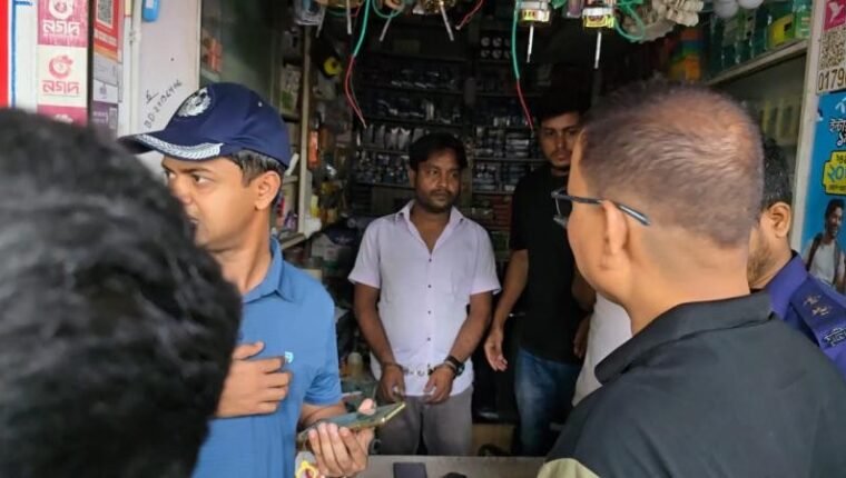 ভূরুঙ্গামারীতে ক‍্যাসিনো সম্রাট ও অর্থ পাচারকারী চক্রের মূল হোতা গ্রেফতার 