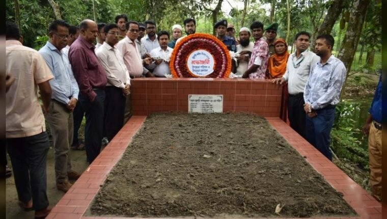 কিশোরগঞ্জে শহিদ নাঈমের কবরে প্রশাসনের শ্রদ্ধাজ্ঞাপন