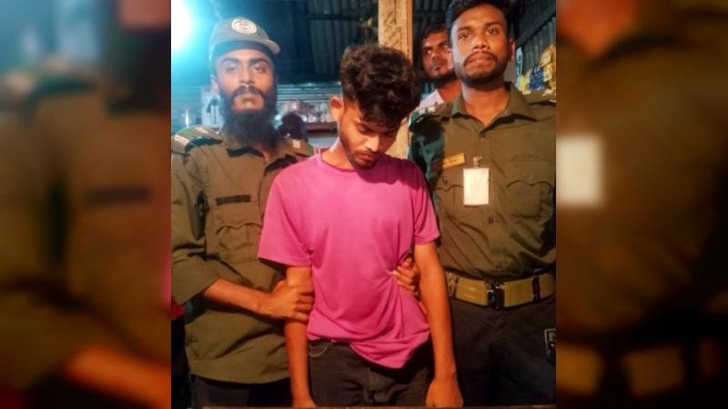 নালিতাবাড়ীতে আনসার-ভিডিপির নেতৃত্বে মাদক ব্যবসায়ীকে আটক করে পুলিশে সোপর্দ