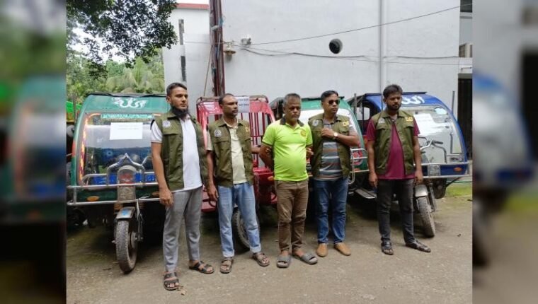 লালমনিরহাটে ডিবির অভিযানে ৫টি চোরাই ইজিবাইক উদ্ধার, গ্রেফতার ১