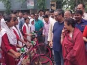 স্বাস্থ্য প্রতিমন্ত্রীর থেকে ভিক্ষুকরা পেলেন টং দোকান, শিক্ষার্থীরা পেল বাইসাইকেল